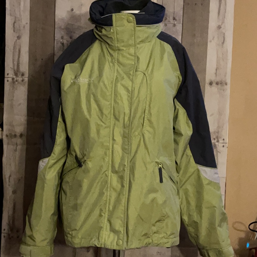 EUC COLUMBIA TRI- CLIMATE JACKET W/ HOOD.